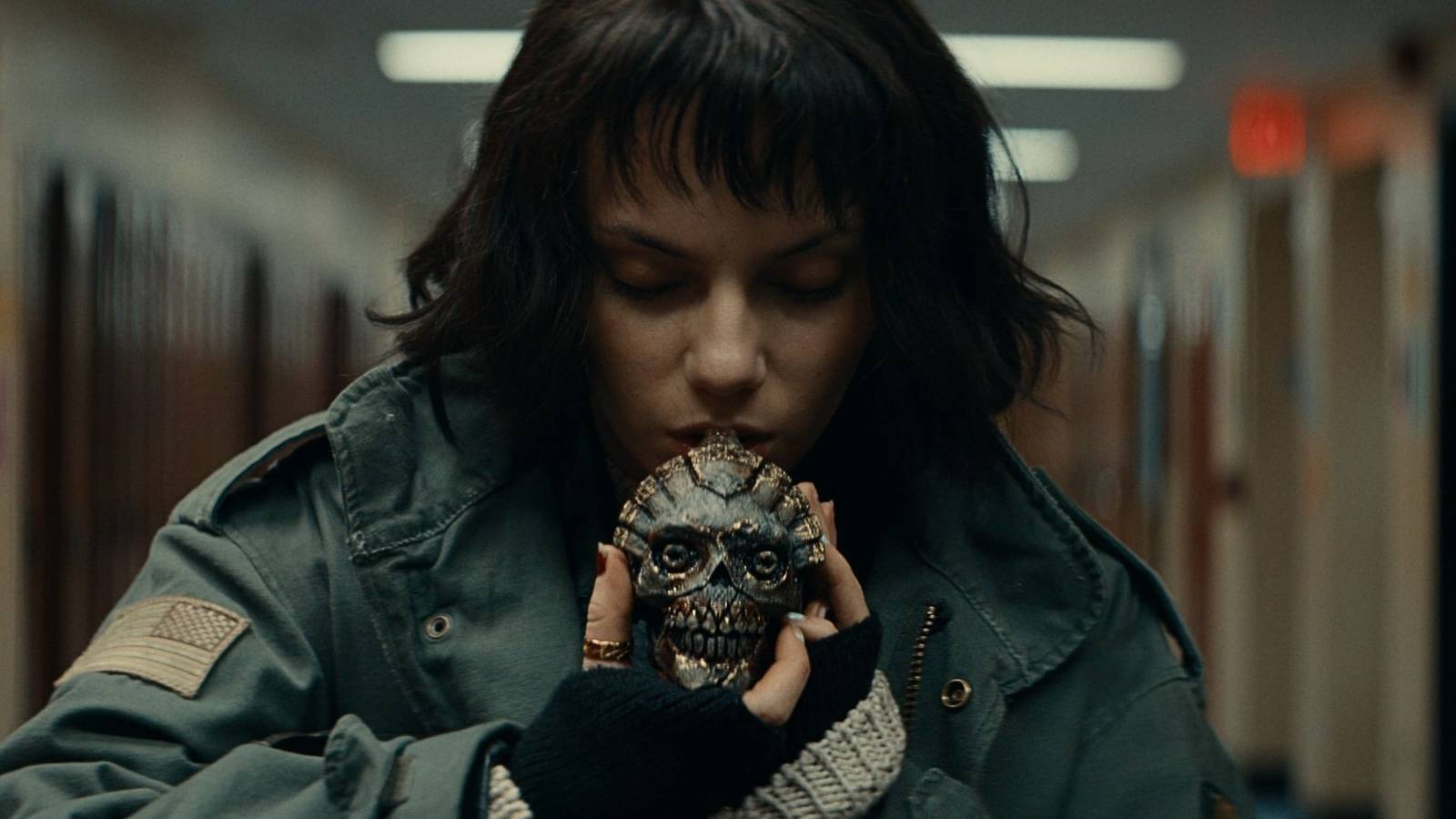 قتل تکان‌دهنده Whistle با بازی دفنی کین؛ صحنه‌ای که از همین حالا نامزد «خشن‌ترین مرگ ۲۰۲۶» شده است