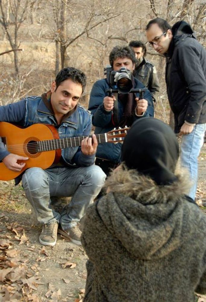 سینا رحمانی در پشت صحنه فیلم ذوب شدن پادشاه