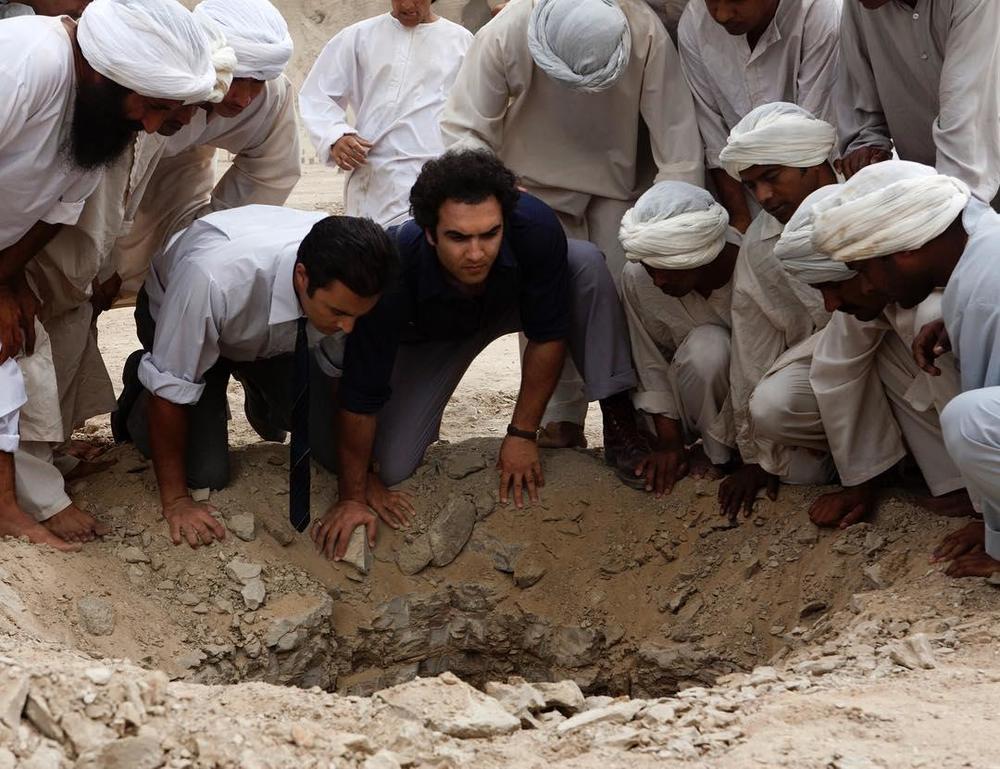 امیر جدیدی و همایون غنیزاده در فیلم «اژدها وارد میشود!»