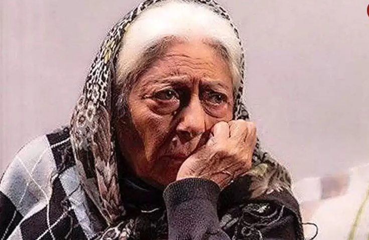 سفر در زمان؛ «ثریا قاسمی» در جوانی در آغوش مادرش «حمیده خیرآبادی»