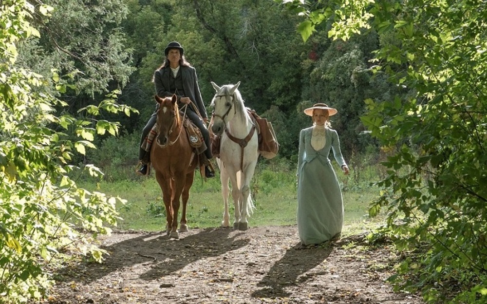 جسیکا چستین در فیلم سینمایی زن جلو می رود (Woman Walks Ahead)