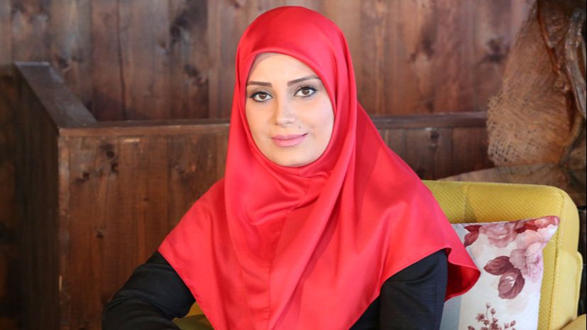 نگاهی به استایل خال خالی صبا راد در بالکن خانه‌اش در ترکیه