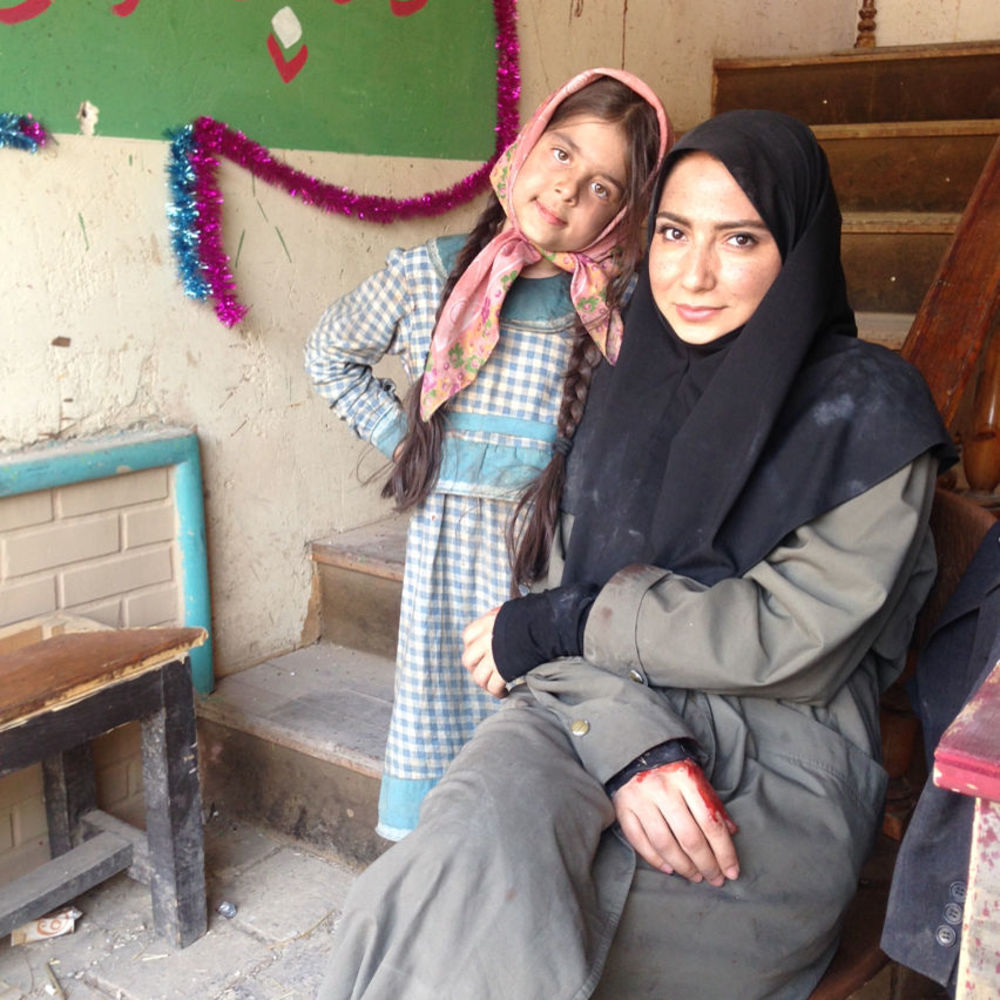 سمیرا حسنپور و ترنم کرمانیان در پشت صحنه سریال «دل دادگان»