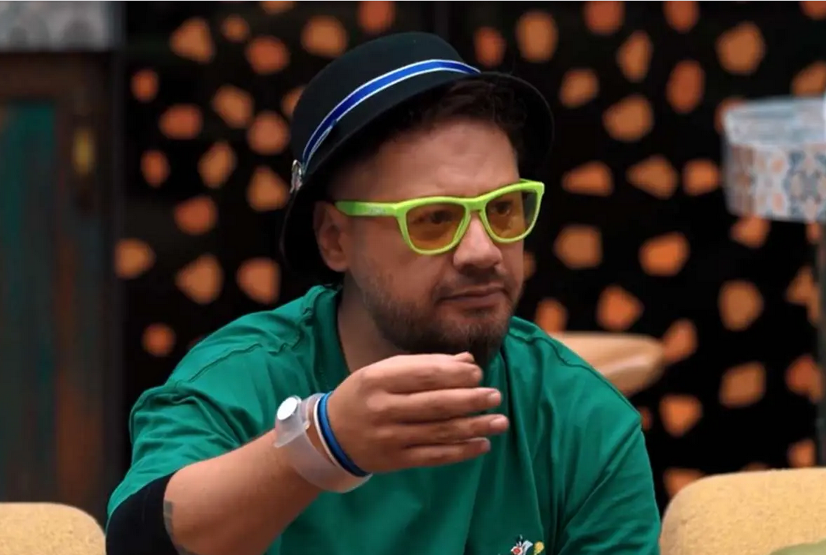 باورتان می شود خانواده علی صادقی صد درصد شبیه خودش باشند+ عکس