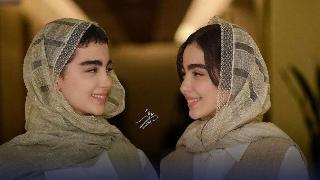 عکس صمیمی نیکای پایتخت و نفس بازغی با دسته گل در پشت صحنه «زنبورهای حوالی آزادی»