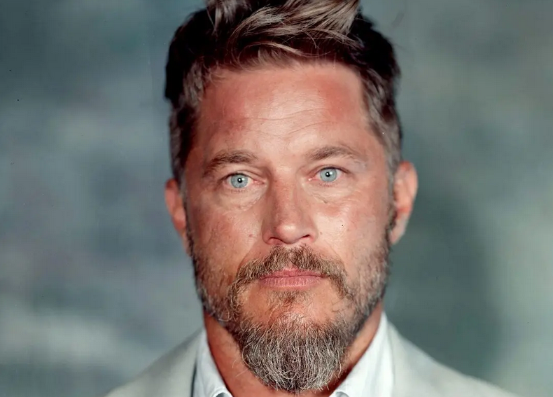 سفر در زمان؛ «رگنار سریال وایکینگ ها» در 22 سالگی و در کالیفرنیا؛ سال 1380