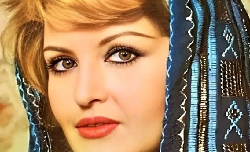 سفر در زمان؛ «پوران» خواننده مشهور قبل انقلاب در حال اجرا برای ارتشی ها؛ دهه 40