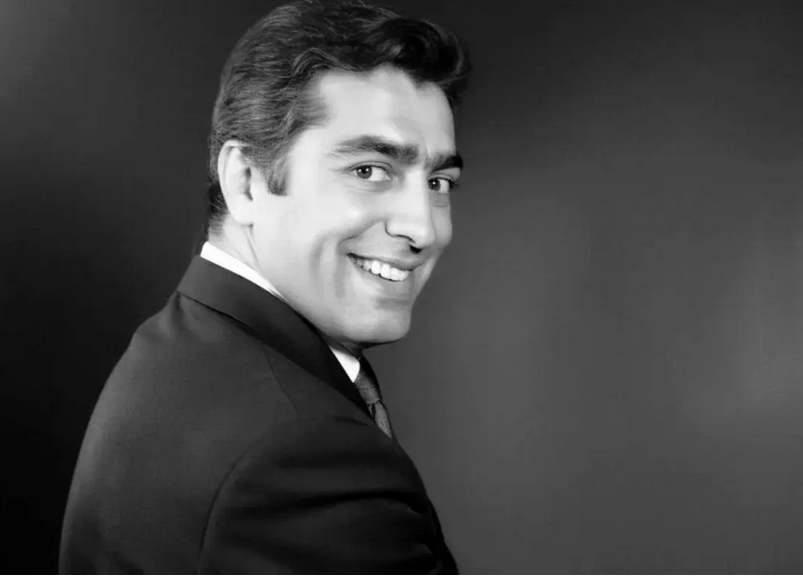 سفر در زمان؛ «فردین» در مغازه اش و در کنار پسرش سیاوش و رضا صفایی پور؛ دهه 70