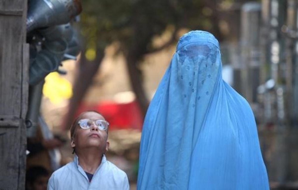 نمایی از فیلم خاک و مرجان