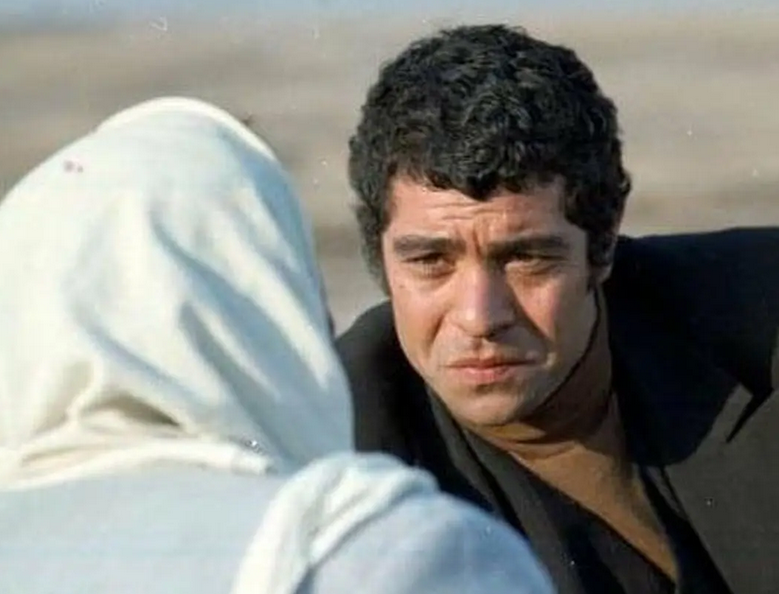 سفر در زمان؛ «بهروز وثوقی» در 7 سالگی در کنار مادرش؛ دهۀ 1320