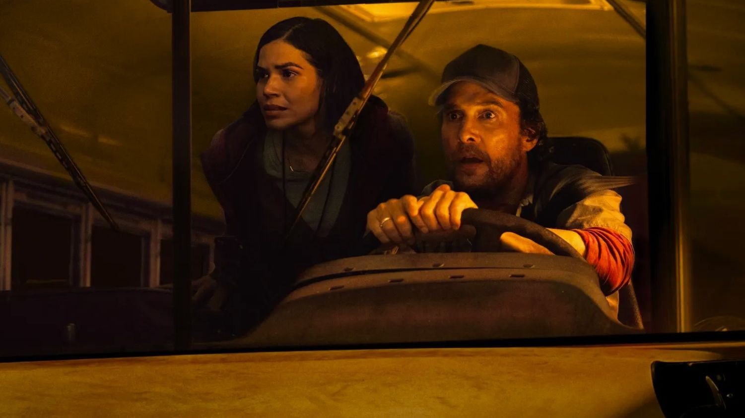 فیلم The Lost Bus تریلری پرتنش با بازی متیو مک‌کانهی و آمریکا فررا