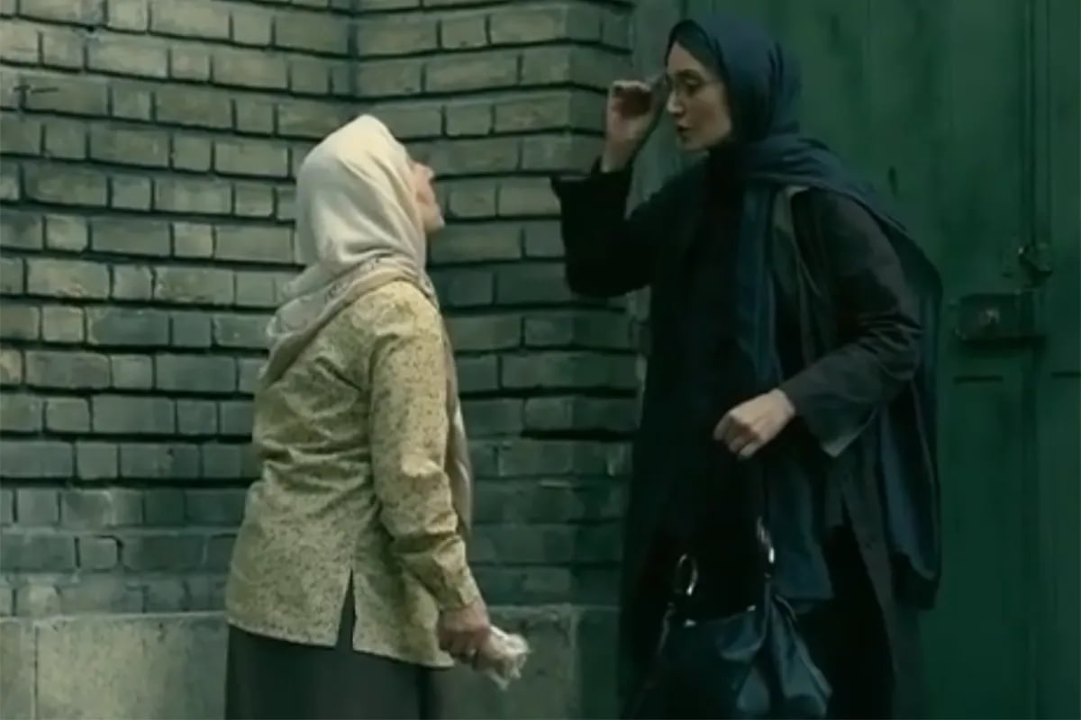 سکانسی از نقش آفرینی شیرین یزدانبخش در کنار هدیه تهرانی
