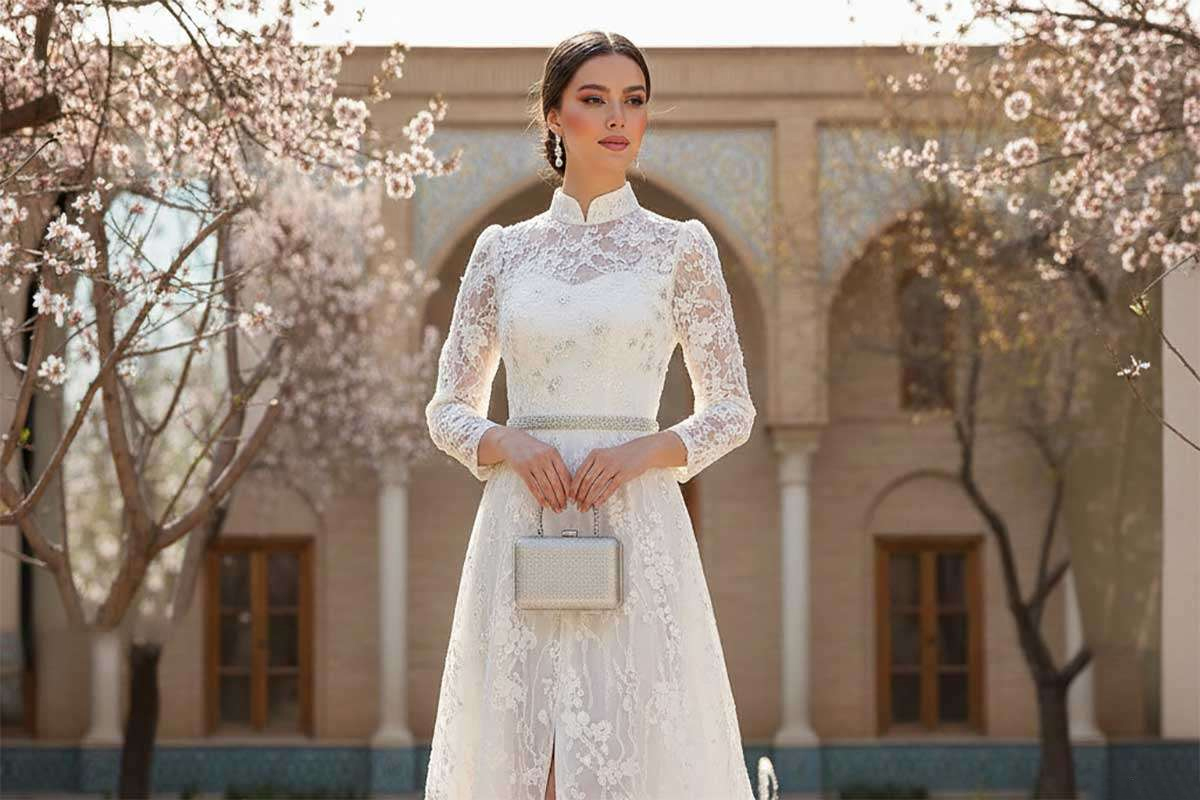 مدل لباس مجلسی رنگ سال ۱۴۰۵؛ جدیدترین ترند پیراهن سفید ابری و ست کیف و کفش