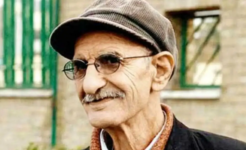 سفر در زمان؛ عکس یادگاری «احمد پورمخبر با یک دستفروش»؛ سال 96