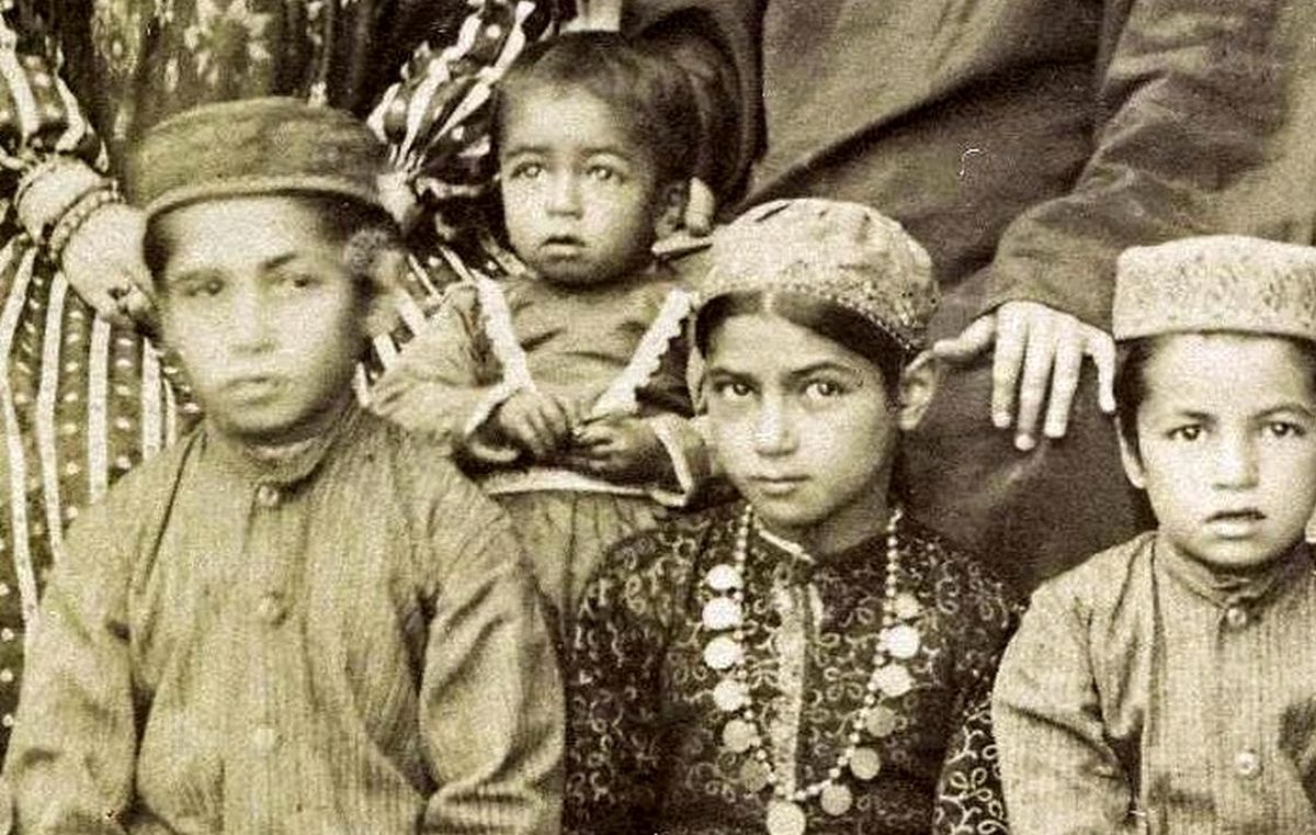 سفر به عصر قاجار؛ عکس یادگاری دختران ارمنی