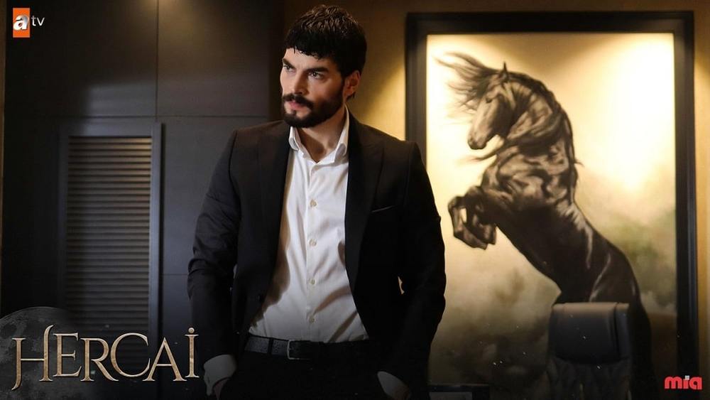 آکین آکینوزو در سریال «تردید» (Hercai)