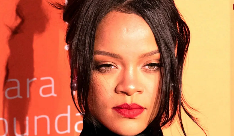 سفر در زمان؛ «ریحانا» در 17 سالگی و در حاشیه یک مراسم در نیویورک؛ سال 1384