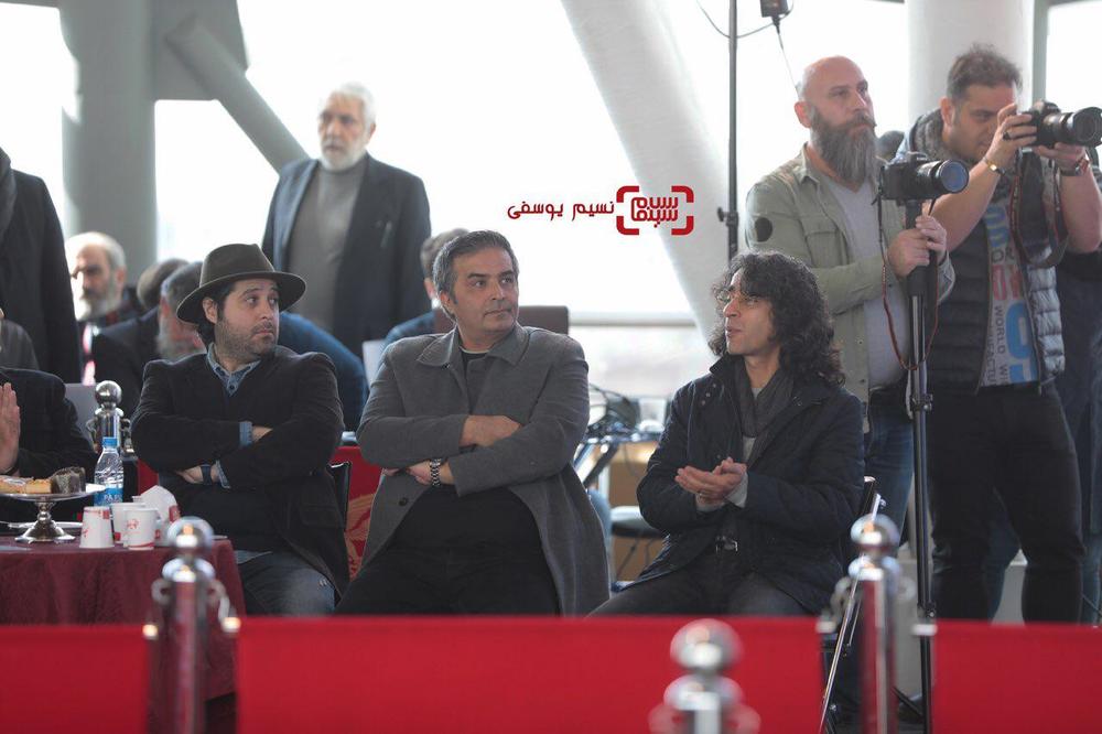 سیاوش اسعدی، منصور سهراب پور و تورج اصلانی در مراسم قرعه کشی برنامه نمایش فیلمهای جشنواره فجر 37