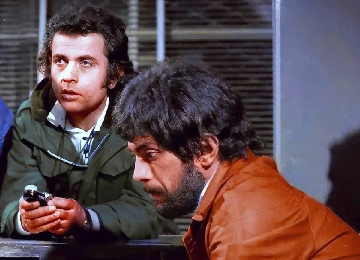 سکانسی دیدنی از فیلم قدیمی «فریاد زیر آب» با بازی عنایت بخشی و داریوش اقبالی | ویدیو