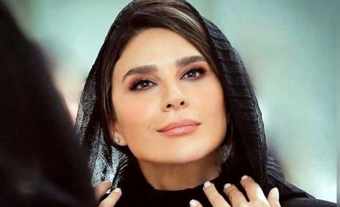 عکسی شکار شده از استایل عجیب سحر دولتشاهی در خیابانهای خارج