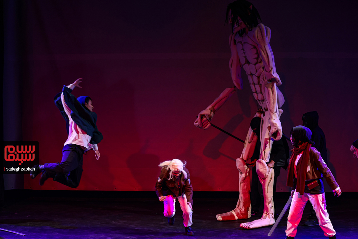 گزارش تصویری نمایش حمله به تایتان به کارگردانی سهاب محبعلی