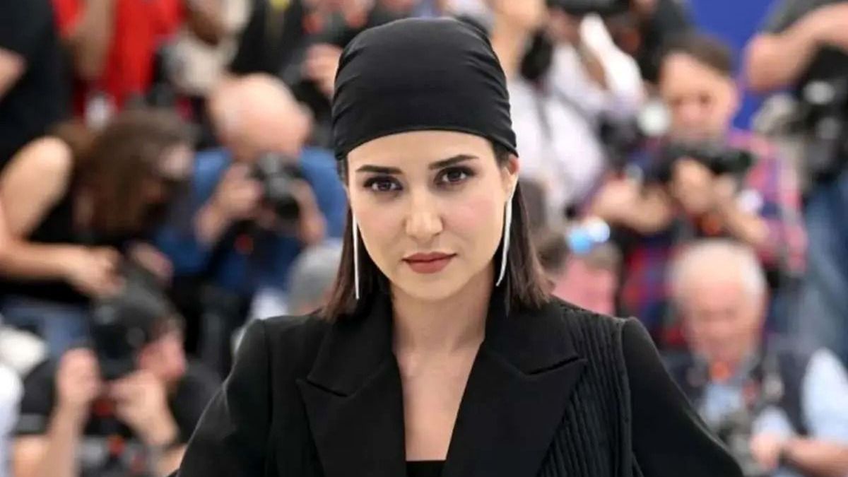 تصاویر؛ گریم دیدنی پریناز ایزدیار در تئاتر موزیکال بینوایان