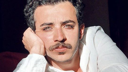 حواشی و زندگی خصوصی علی شادمان؛  از میم مثل مادر تا جنجال مهمانی تولد