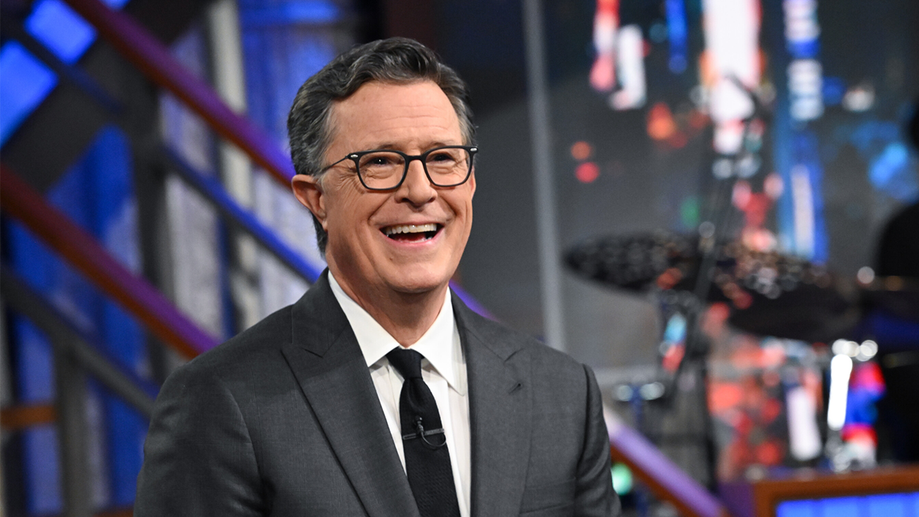 استیون کلبر پس از بردن جایزه امی Late Show به ترامپ کنایه زد