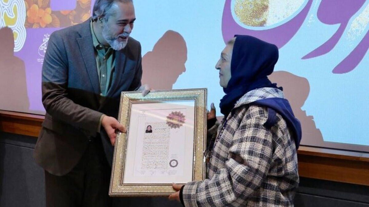 نشان درجه یک هنری برای مینو غزنوی؛ تجلیل از صدایی که مثل حریر شفاف است