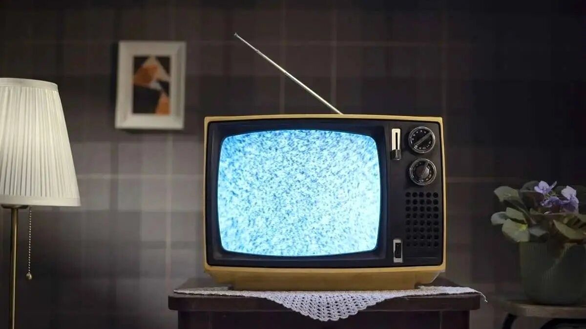 پخش یک تبلیغ پرسش‌برانگیز از تلویزیون