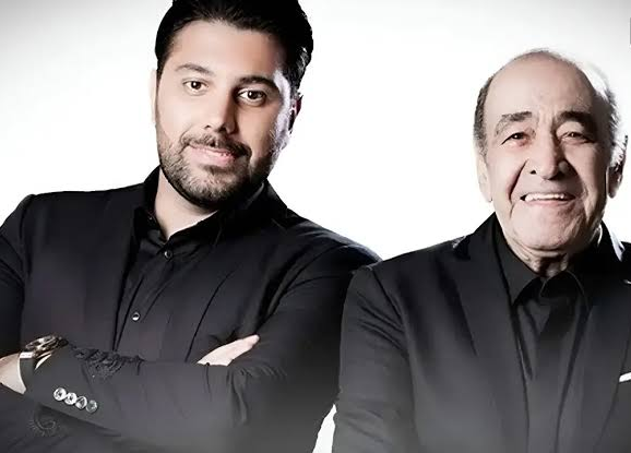 ببینید | آواز و گریه احسان خواجهامیری در مراسم پدرش با حضور افتخاری