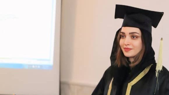 اشک شوق بهنوش طباطبایی در جشن فارغ التحصیلی دکترا + فیلم و عکس