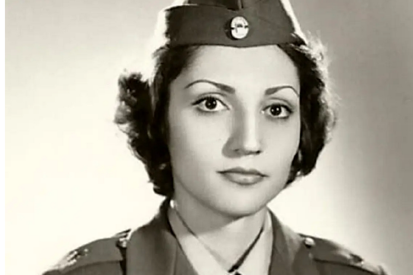 سفر در زمان؛ «عهدیه» خواننده قبل انقلاب در لباس فرم مدرسه؛ دهه 30