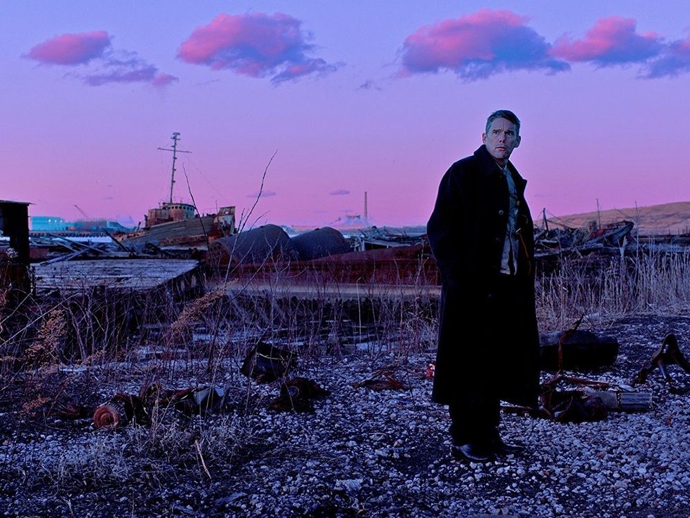 ایتن هاک در نمایی از فیلم سینمایی «اولین اصلاح شده» (First Reformed)