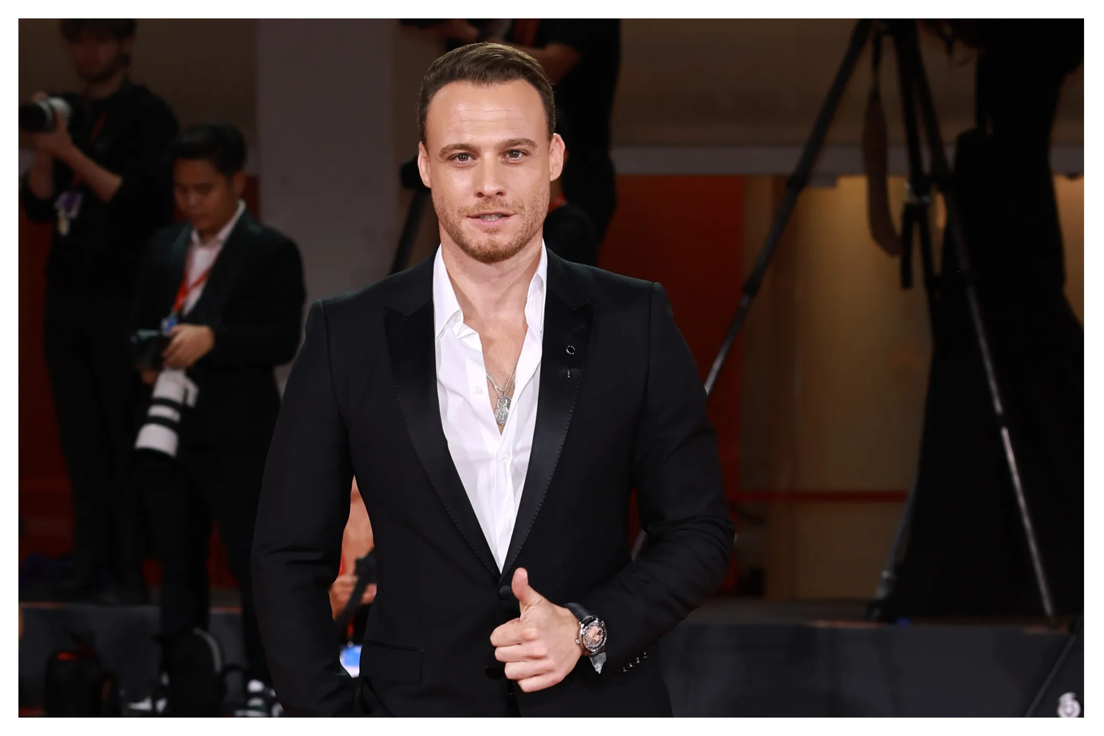 کرم بورسین ستاره شب جایزه مرد سال کرم بورسین ستاره شب جایزه مرد سال