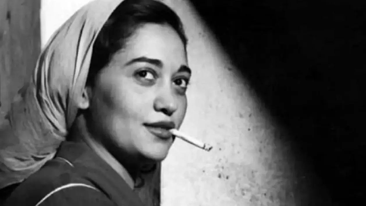 عکس| سفر در زمان؛ «مرضیه» در حال پخت نان در ویلایش در لواسان؛ اواخر دهه 50