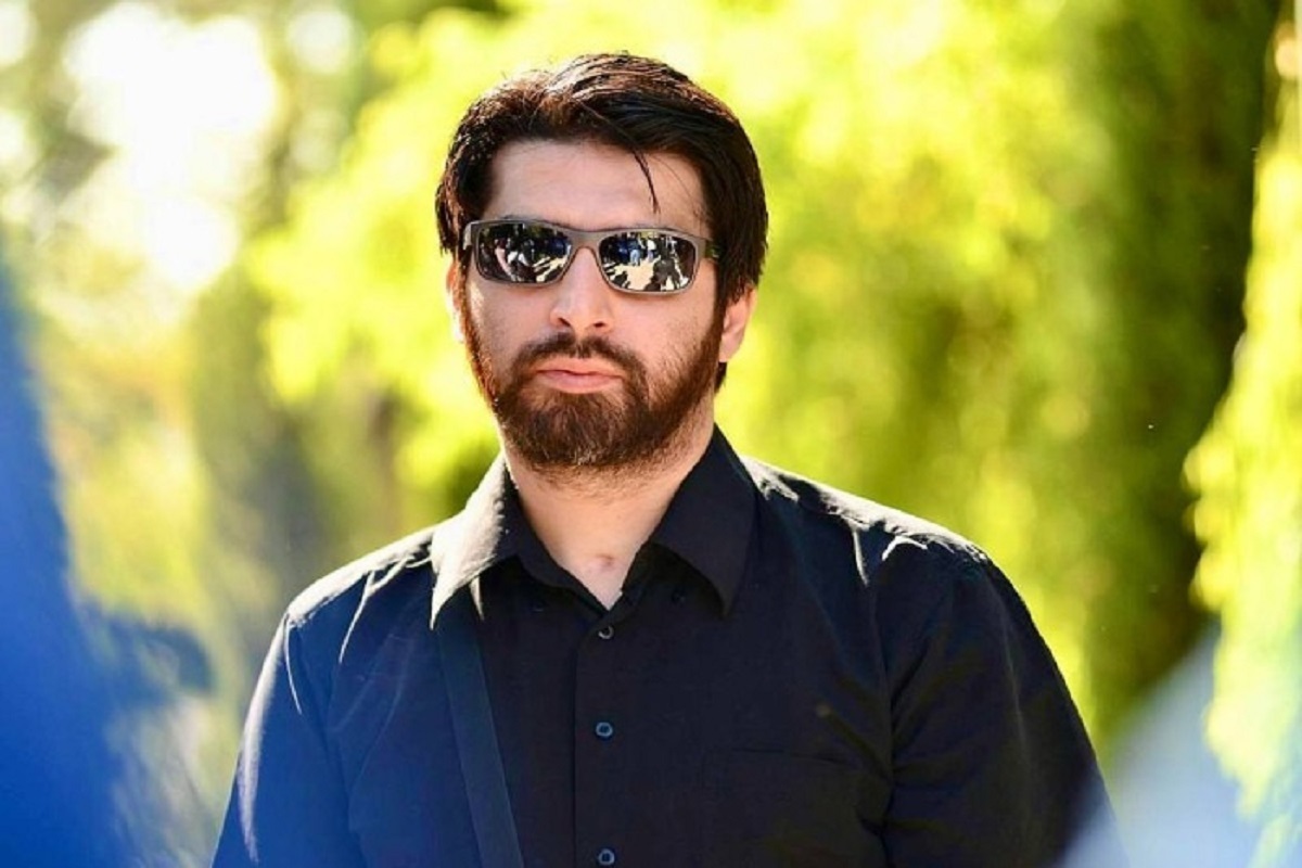 تشییع پیکر بامداد بیات روی دوش حمید حامی و مانی رهنما + ویدیو