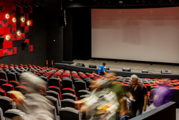 کاهش ۱۰۰ میلیاردی فروش سینما در دی ماه / تاثیر اعتراضات بر سینما