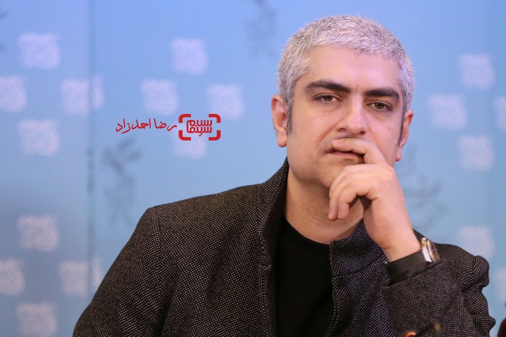 مهدی پاکدل در نشست خبری فیلم «ماجرای نیمروز» در سی و پنجمین جشنواره فیلم فجر