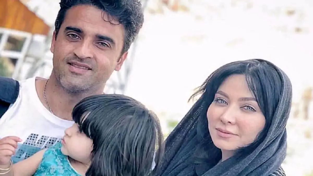 آلبوم عروسی؛ لحظه اجرای رسم عسل خوردن در مراسم عروسی فقیهه سلطانی و همسر فوتبالیستش+ عکس