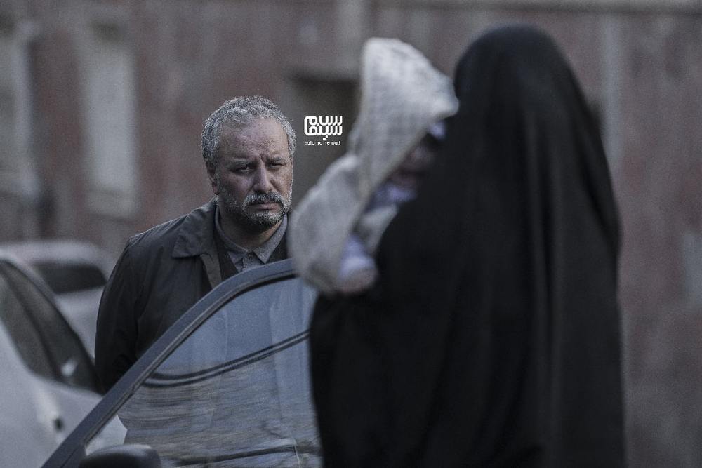 جواد عزتی در صحنهای از «مرد بازنده»