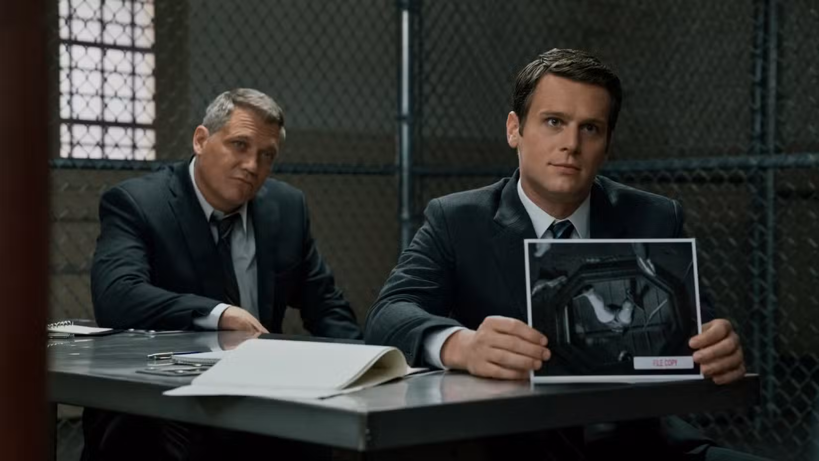 ۸ اقتباس تلویزیونی برتر از کتابهای غیرداستانی| از Orange Is the New Black تا Mindhunter
