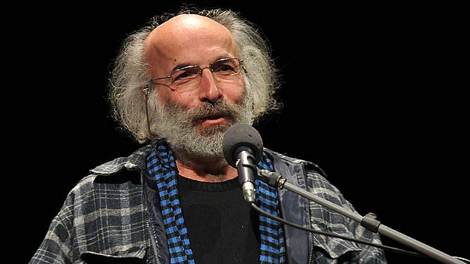 کیانوش عیاری: به وزیر ارشاد گفتم میخواهم «کاناپه» را بدون حجاب بسازم؛ گفت: «چقدر خوب!»