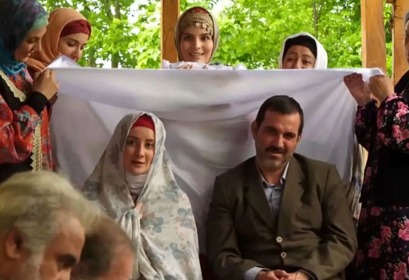 سفر در زمان؛ «جاوید، پرویز و سهراب» در پشت صحنه سریال سوجان؛ سال 1402