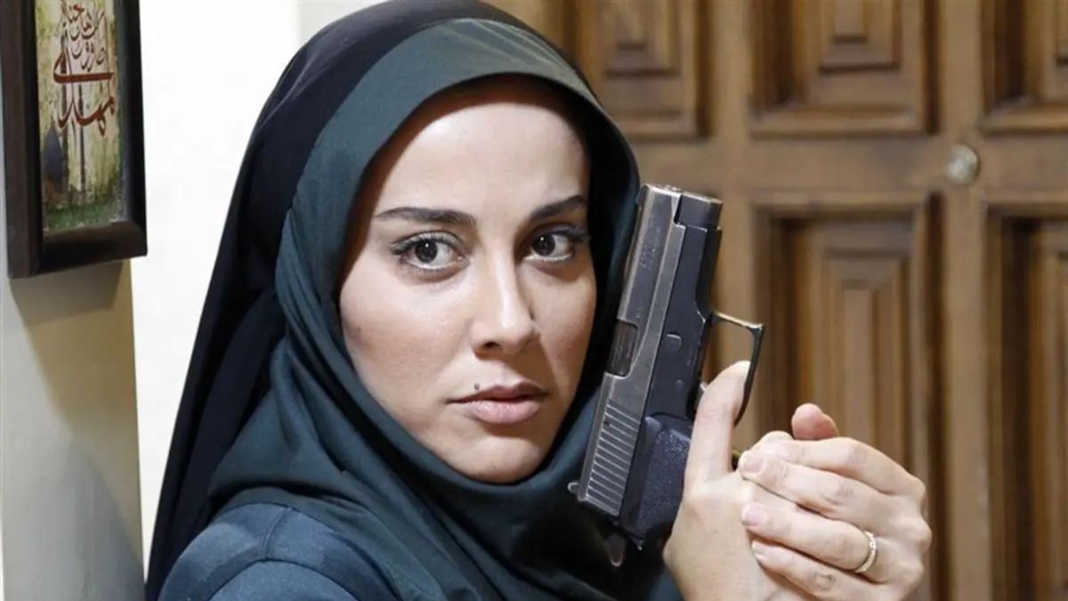 تغییر چهره آشا محرابی بعد از میکاپ در عمارت مشهور تهران برای رفتن به عروسی مریم مومن