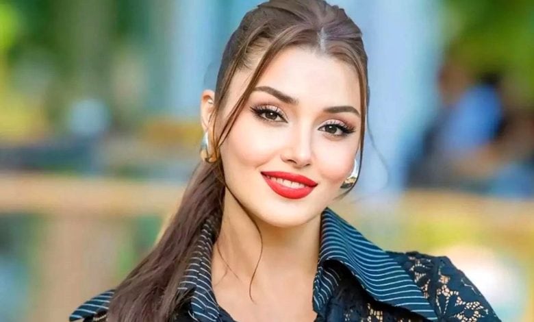 لحظه عاشقانه هانده ارچل و نامزدش در قلب پاریس