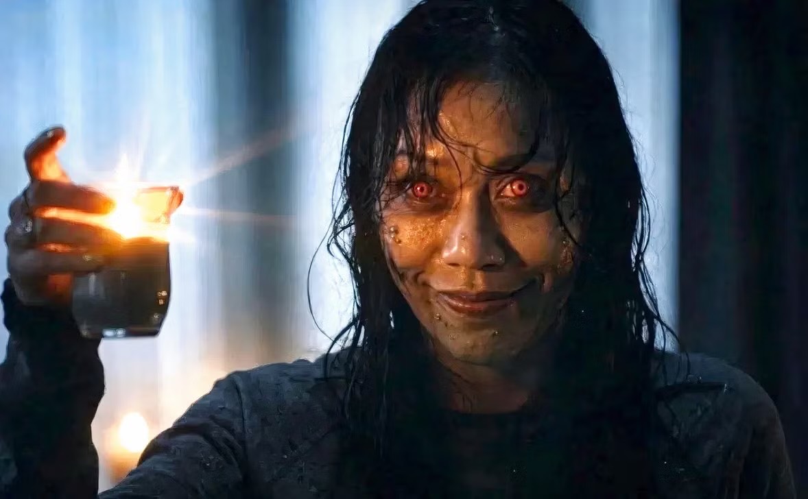 نقد فیلم Evil Dead Burn| بازگشتی خونین که شوخ‌طبعی مجموعه را قربانی کرده است
