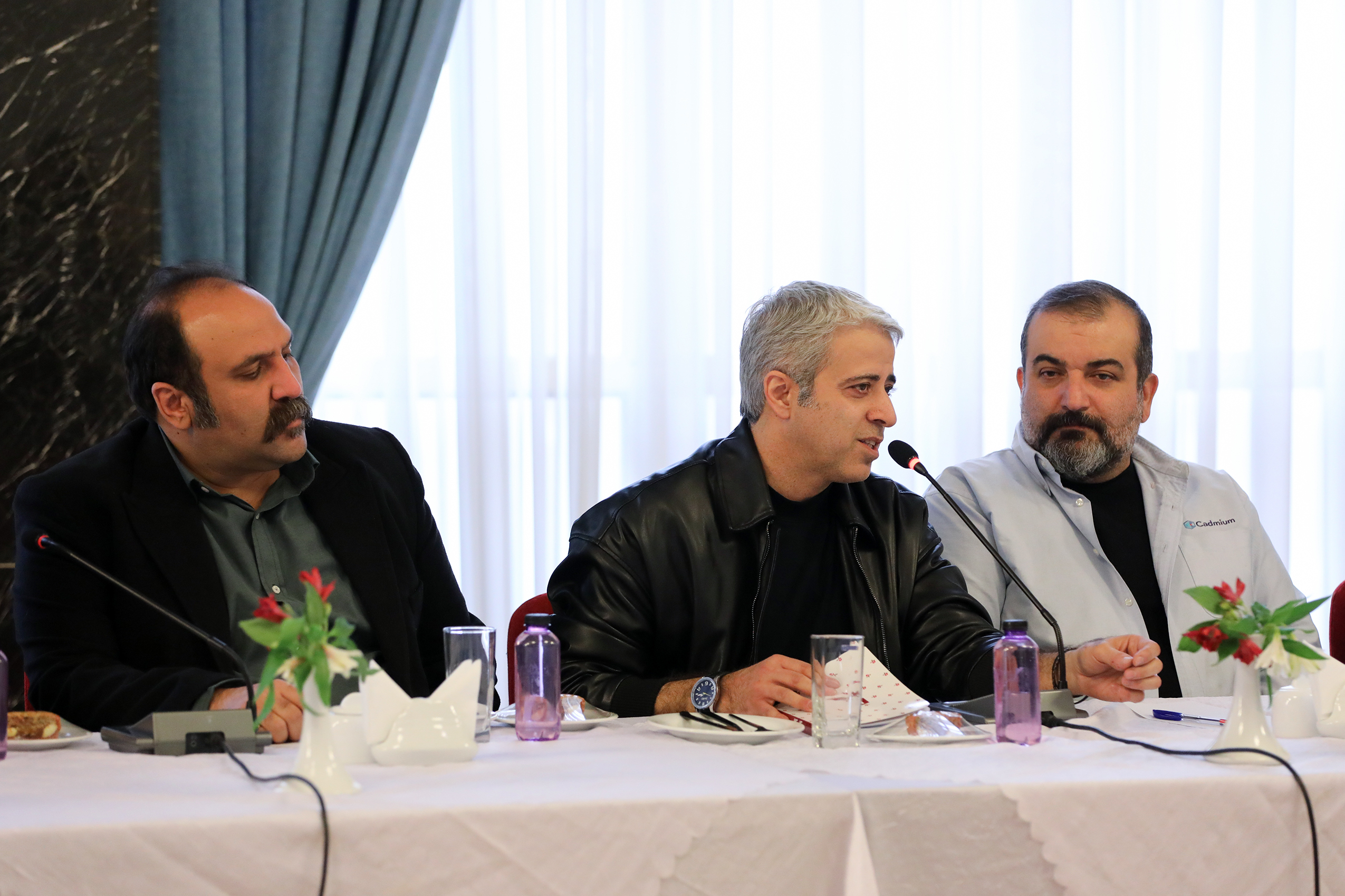 درخواست هنرمندان: سانسور را حذف کنید/ نام بردن از «حسین محمدی» بازیگر زندانی در حضور محمدرضا عارف و سیدعباس صالحی