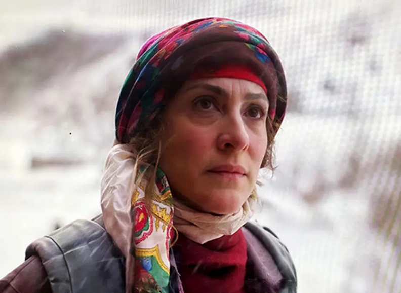 سفر در زمان؛ «ویشکا آسایش» در اولین فیلم اش در 25 سالگی؛ سال 76