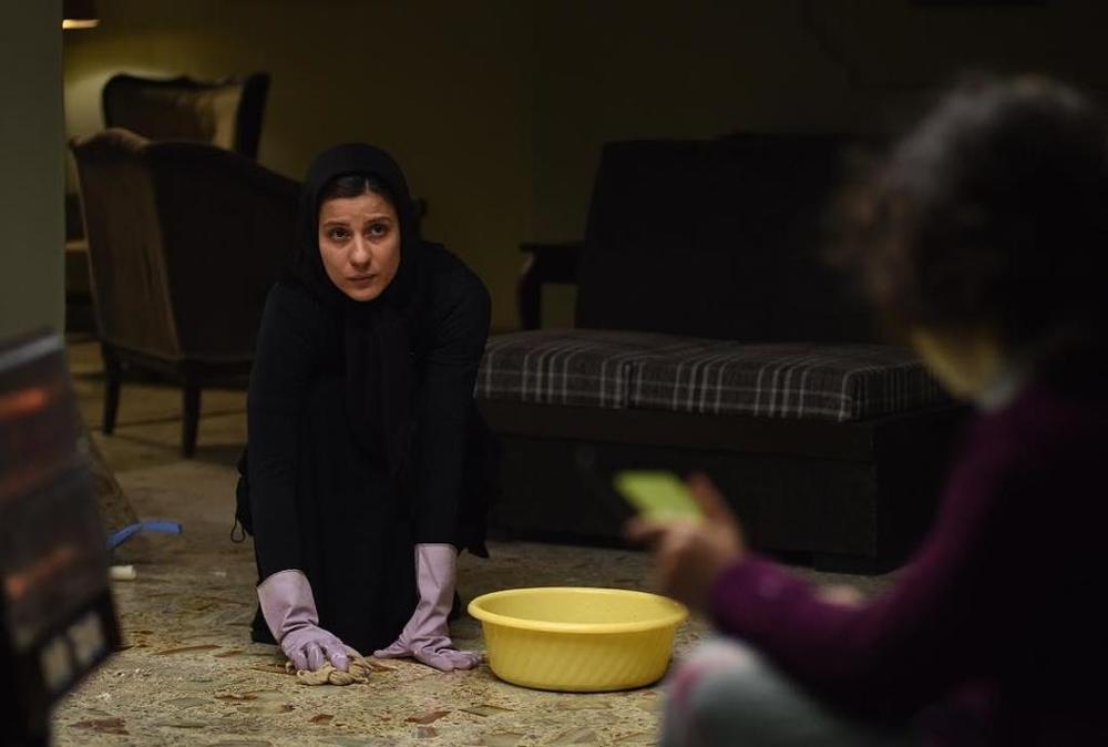 سارا بهرامی در نمایی از فیلم «خانهای در خیابان چهل و یکم» ساخته حمیدرضا قربانی